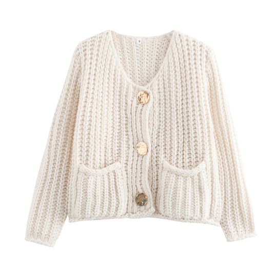 Damen Grobstrick-Cardigan mit V‑Ausschnitt, goldener Knopfleiste und aufgesetzten Taschen Nord Taschen