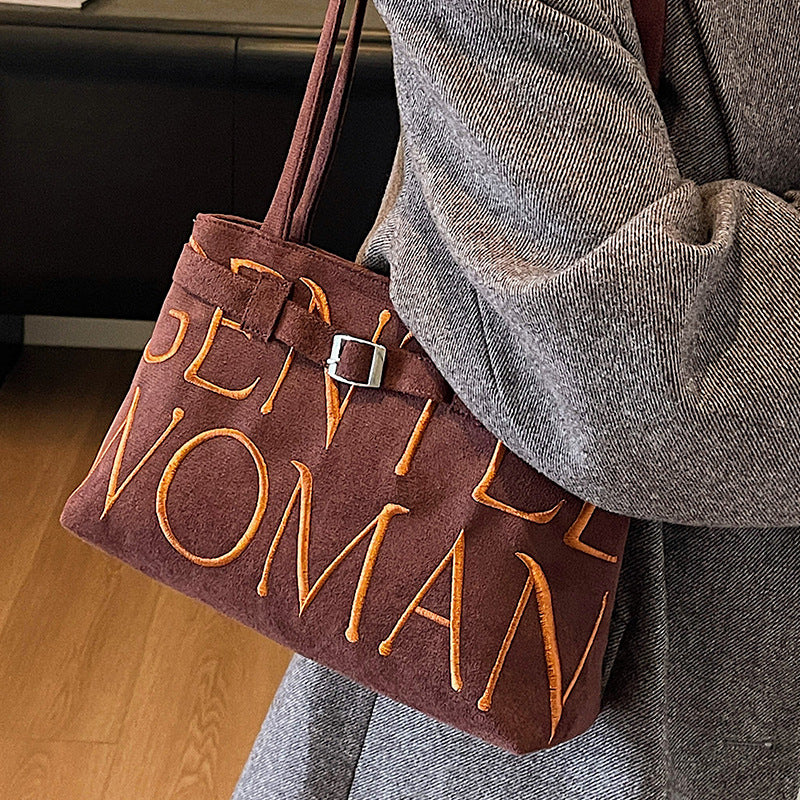 Damen modische Henkeltasche mit prägnanter Schriftprägung Nord Taschen