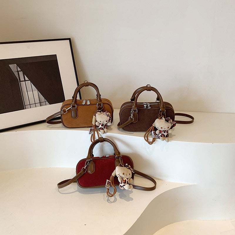 Damen modische Handtasche mit plüschigem Anhänger Nord Taschen