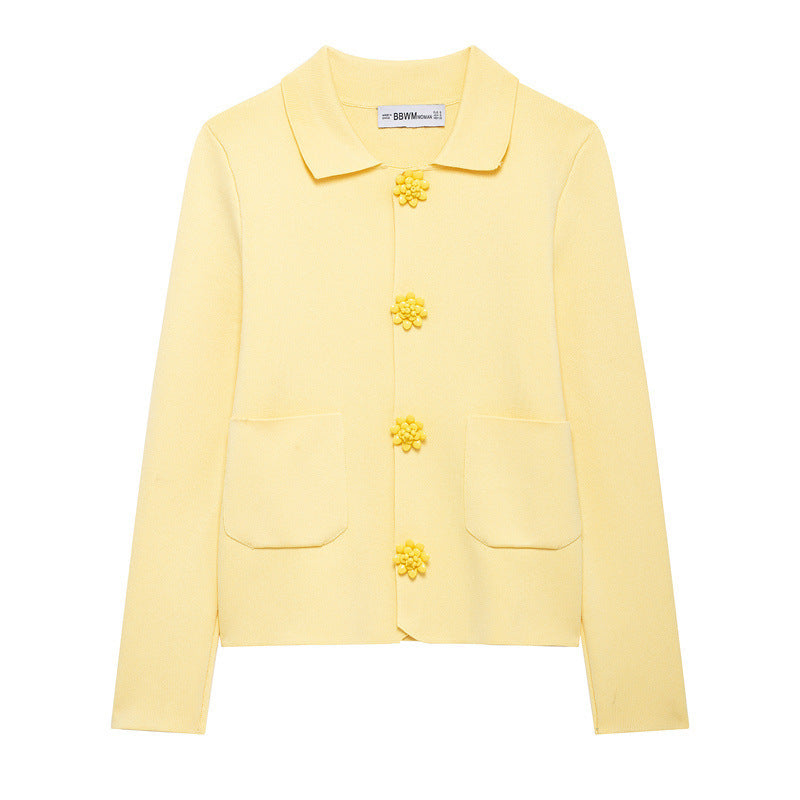 Damen 10+ taillierte Strickjacke mit Hemdkragen und Blütenknopfverzierung Nord Taschen