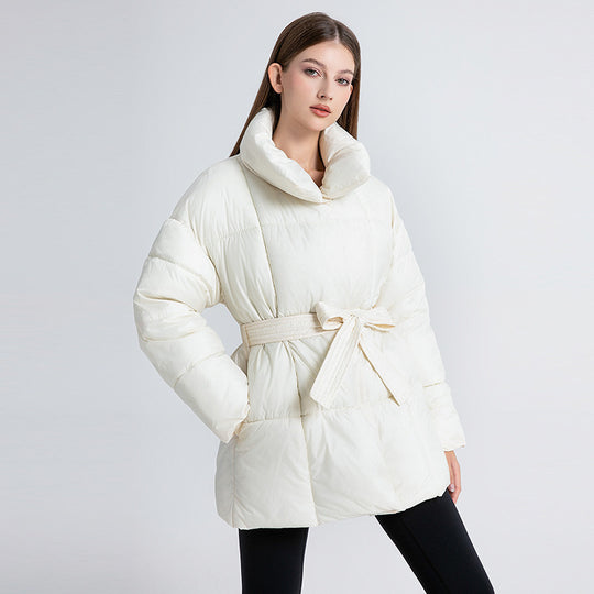 Damen nan kurze wattierte Jacke mit hohem Stehkragen, Taillengürtel und Eingrifftaschen Nord Taschen