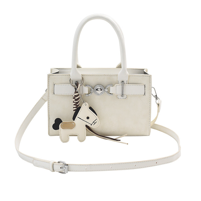 Damen Handtasche im modernen Minimalismus-Stil mit verspieltem Anhänger Nord Taschen
