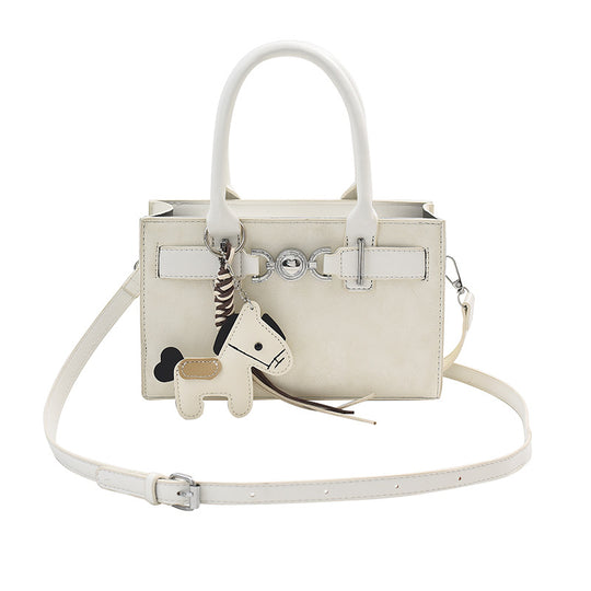 Damen Handtasche im modernen Minimalismus-Stil mit verspieltem Anhänger Nord Taschen