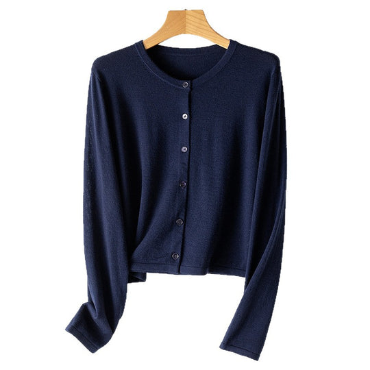 Damen leichte kurz geschnittene Feinstrick-Cardigan mit Rundhalsausschnitt und Knopfleiste Nord Taschen