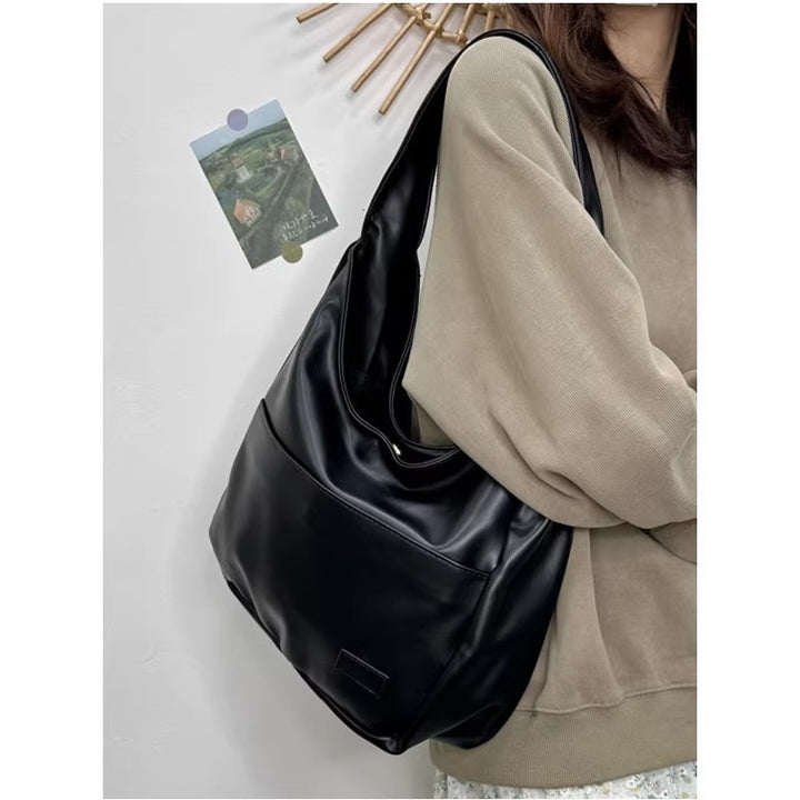 Damen Hobo-Tasche mit eleganter Form und praktischem Tragegriff Nord Taschen