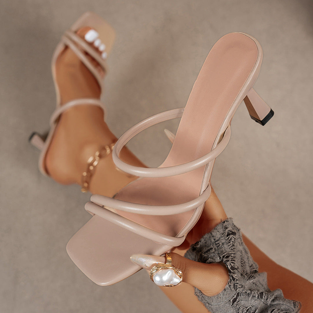 Damen nan minimalistische Sandalette mit drei schmalen Riemen, quadratischer Zehenform und femininem Trichterabsatz