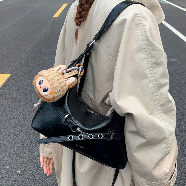 Damen modische Hobo-Tasche aus hochwertigem Kunstleder mit verspieltem Anhänger Nord Taschen
