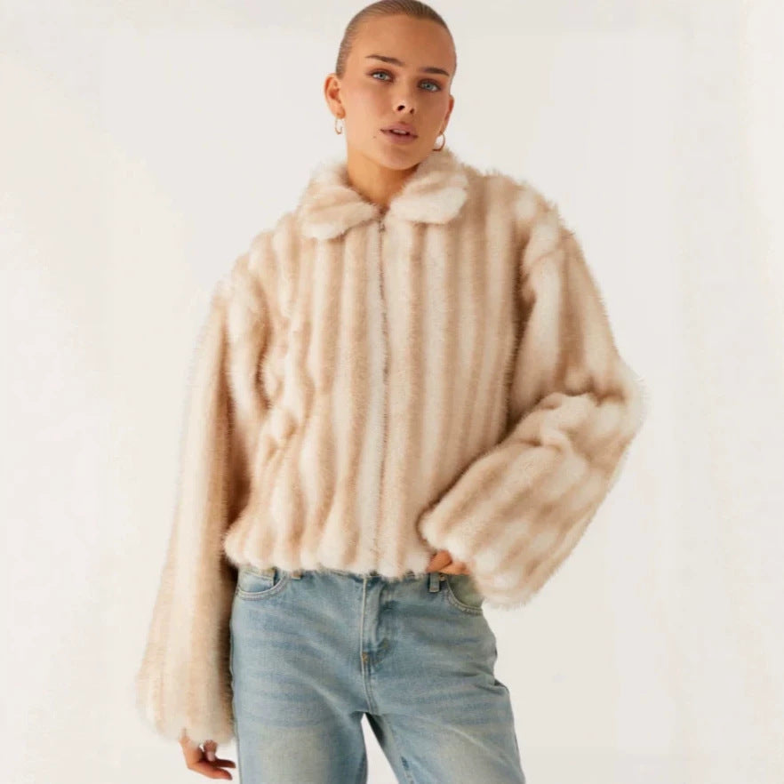 Damen Kurzjacke aus luxuriösem Hochflor-Kunstpelz mit Reißverschluss und voluminösen Ärmeln Nord Taschen