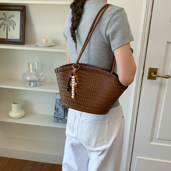 Damen geflochtene Schultertasche mit modischem Anhänger Nord Taschen