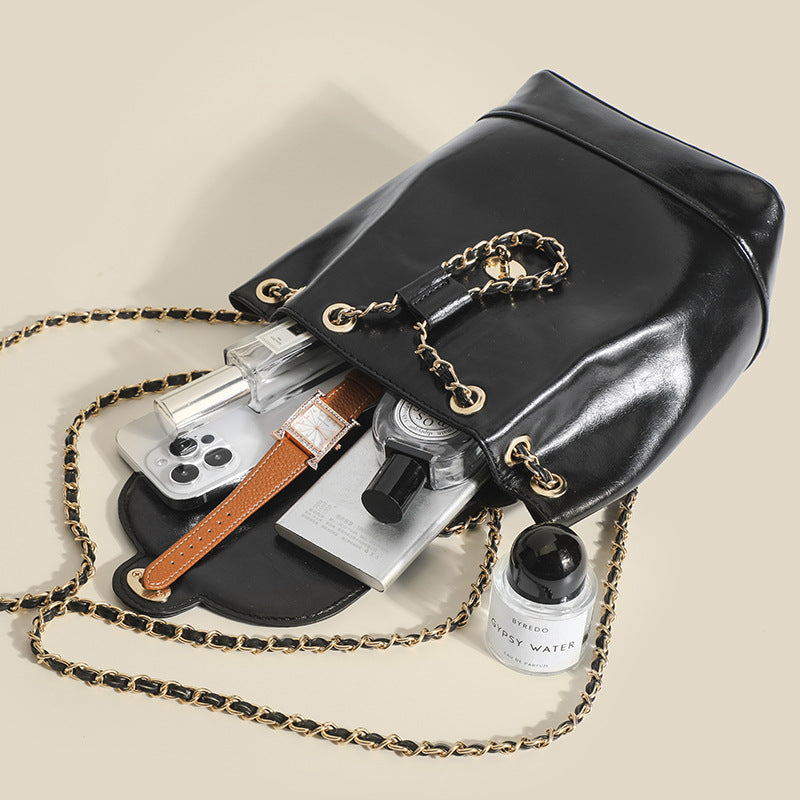 Damen Rucksacktasche mit elegantem Kettenakzent und raffiniertem Klappverschluss Nord Taschen