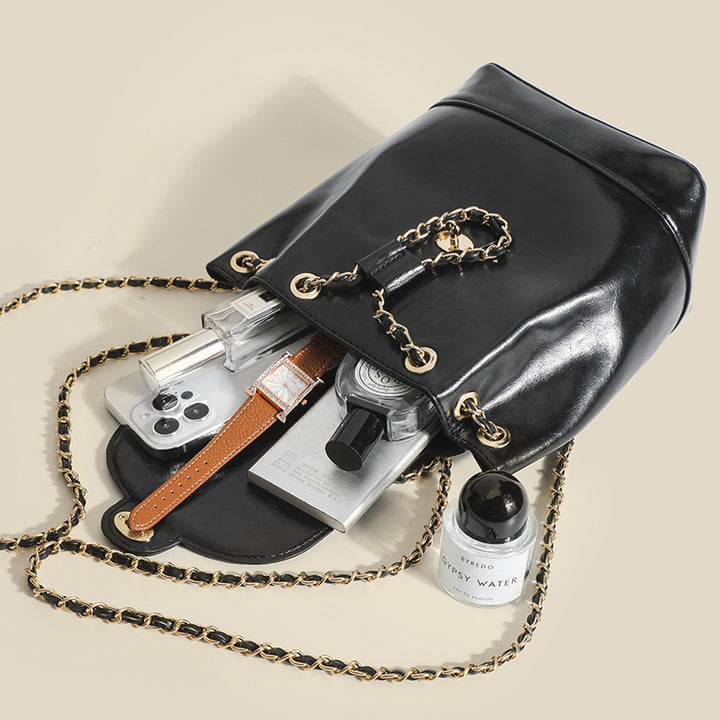 Damen Rucksacktasche mit elegantem Kettenakzent und raffiniertem Klappverschluss Nord Taschen