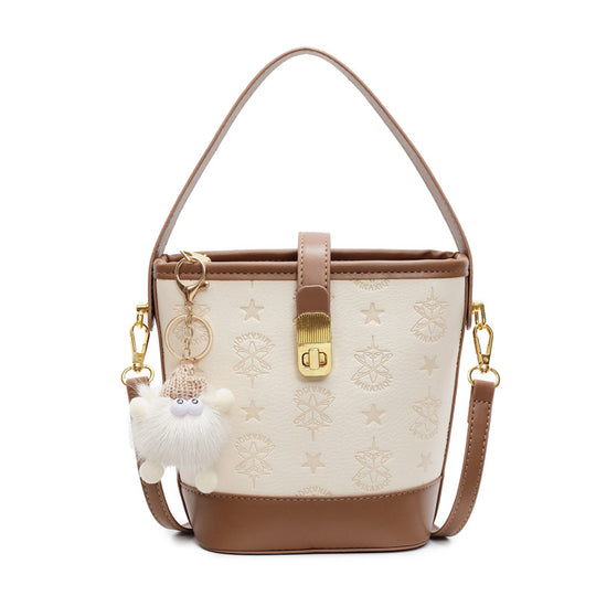 Damen modische Bucket-Tasche mit verspieltem Anhänger | Nord Taschen