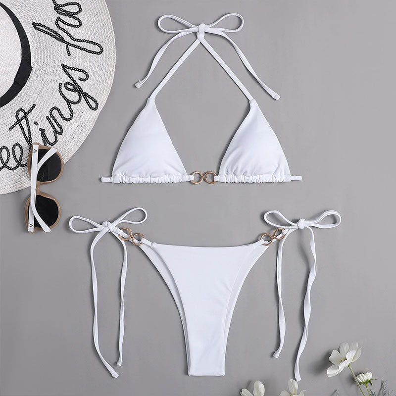 Damen Triangel-Bikini mit raffinierten Rüschen und goldenen Akzenten