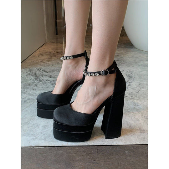 Damen Plateau-Pumps mit elegantem Plateau und goldenen Details Nord Taschen