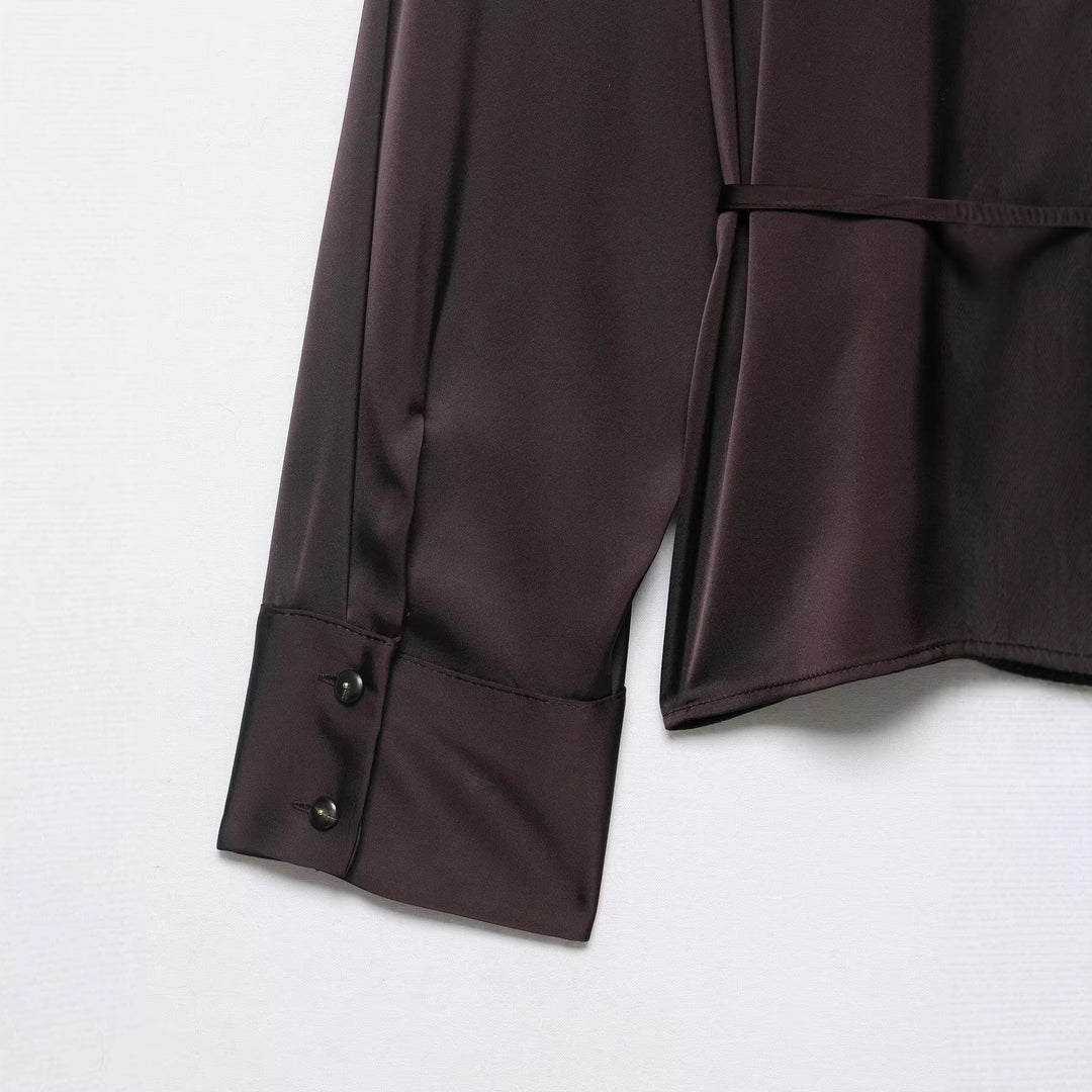 Damen Seidige Bluse mit Tunnelzug‑Taillierung, verdeckter Knopfleiste und Hemdkragen Nord Taschen
