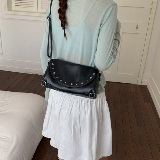 Damen Hobo-Tasche mit modischen Nietenakzenten und praktischem Verschluss Nord Taschen