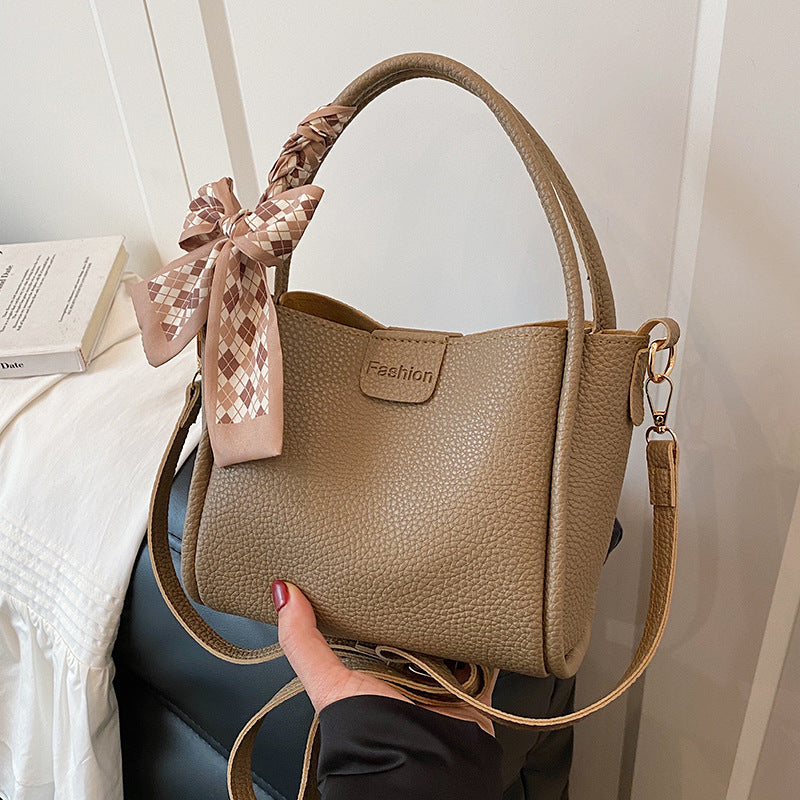 Damen Handtasche mit strukturiertem Kunstleder und elegantem Innenfach Nord Taschen
