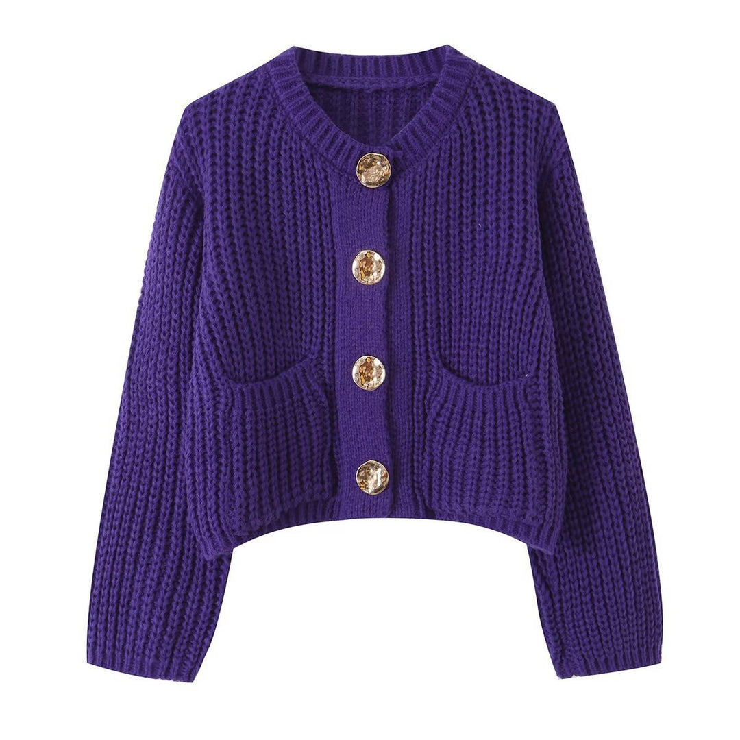 Damen Grobgestrickter Cropped-Cardigan mit dekorativen Schmuckknöpfen und aufgesetzten Taschen Nord Taschen