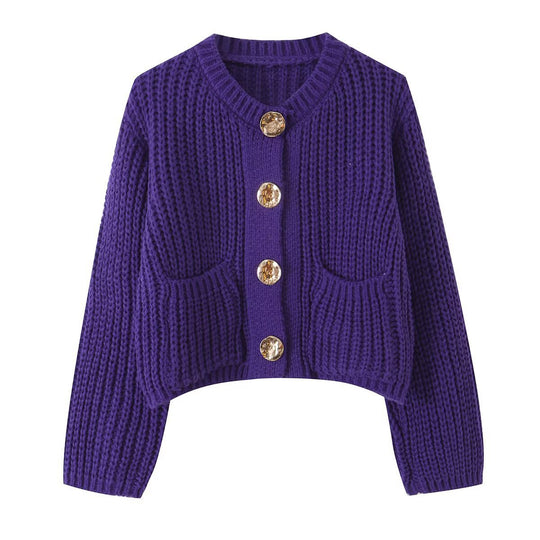 Damen Grobgestrickter Cropped-Cardigan mit dekorativen Schmuckknöpfen und aufgesetzten Taschen Nord Taschen