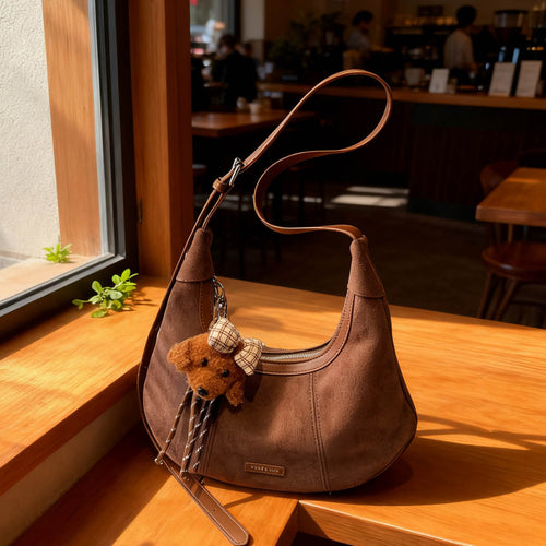 Damen elegante Schultertasche mit süßem Plüschanhänger Nord Taschen