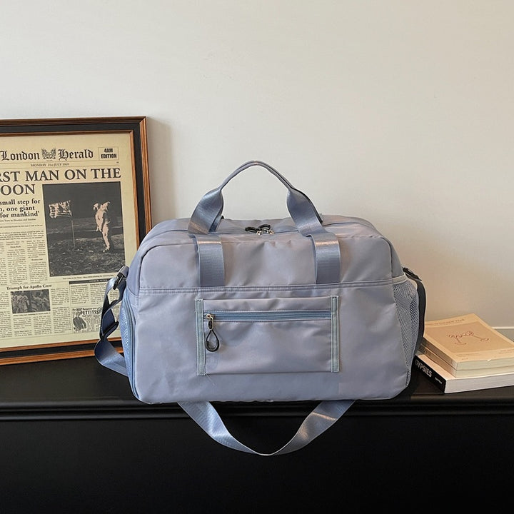 Damen Reisetasche mit praktischen Außentaschen und komfortablem Schultergurt Nord Taschen