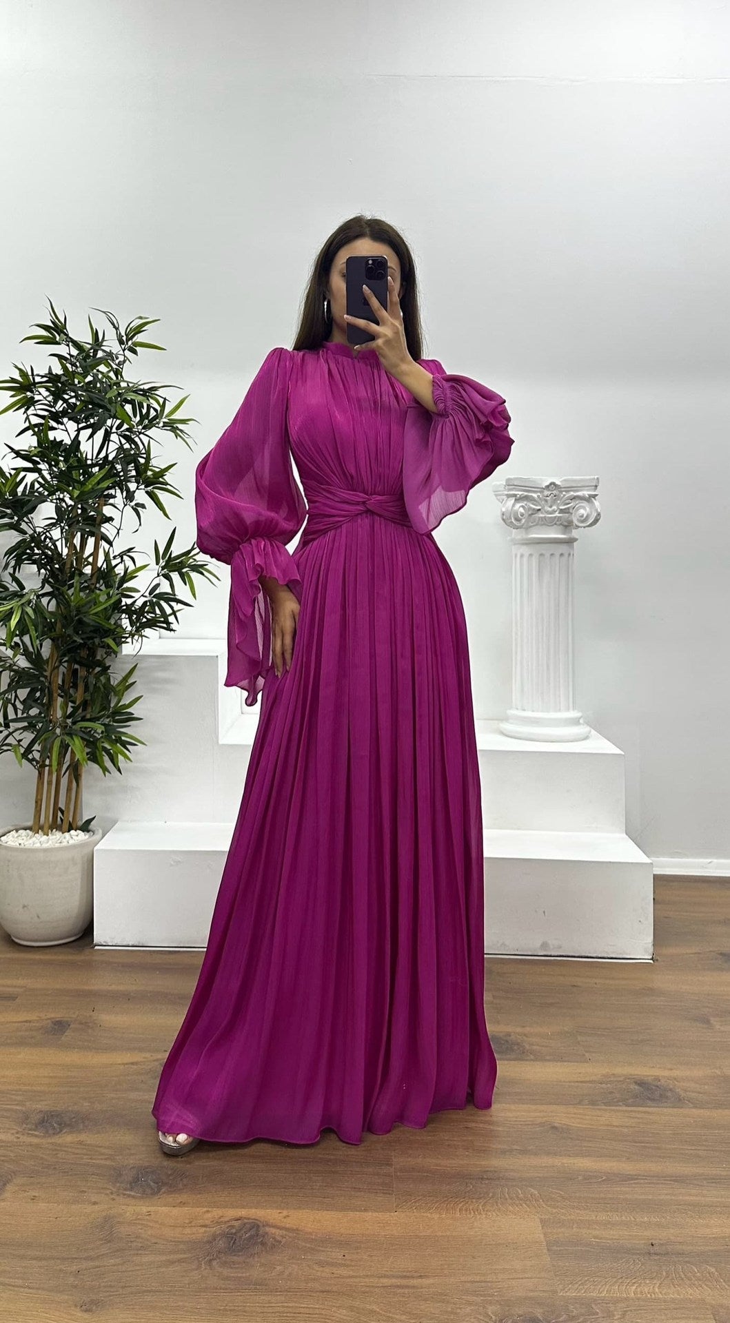 Damen Maxikleid mit figurschmeichelndem Schnitt und eleganter Raffung