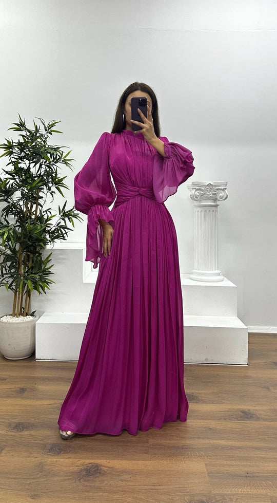 Damen Maxikleid mit figurschmeichelndem Schnitt und eleganter Raffung