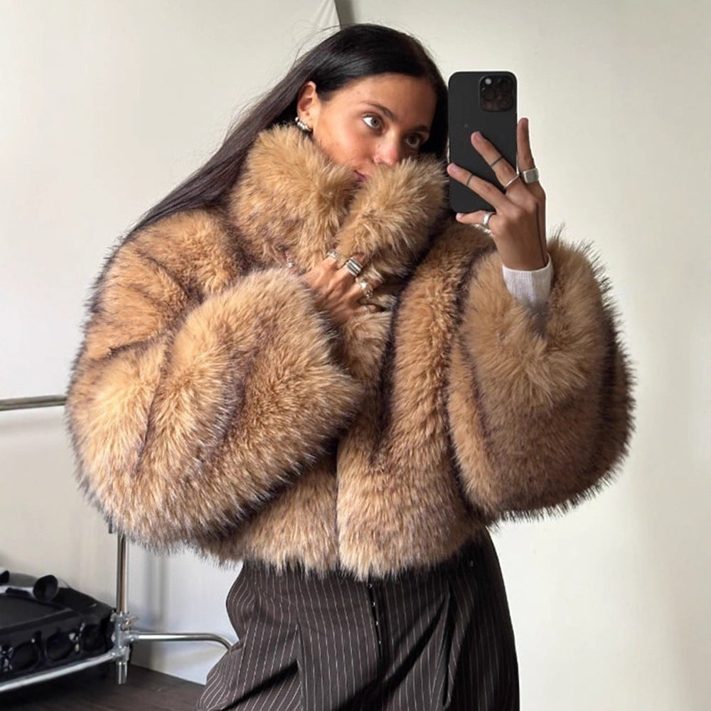 Damen Luxus-Kunstpelz-Cropped-Bomber mit Oversized-Ärmeln und hohem Schalkragen Nord Taschen