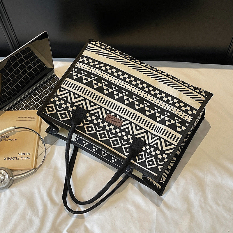 Damen trendige Umhängetasche mit ethnischem Print Nord Taschen