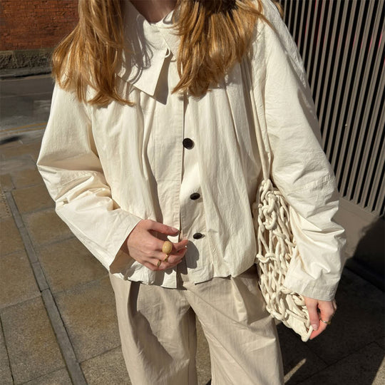 Damen Leichte Cropped‑Blusejacke mit kastiger Silhouette, übergroßem Hemdkragen und Ballonärmeln Nord Taschen