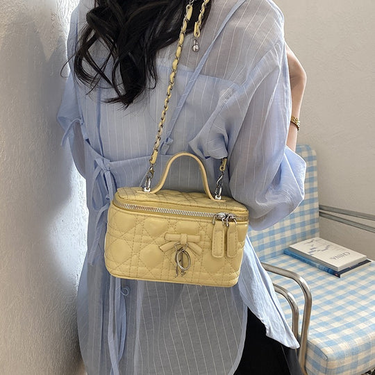 Damen Umhängetasche mit trendigem Steppdesign und eleganten Details Nord Taschen