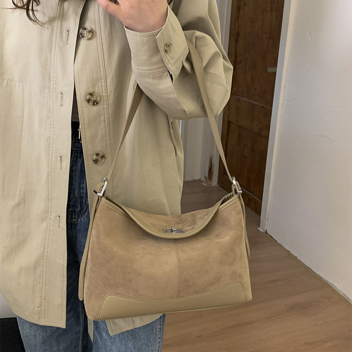 Damen Hobo-Tasche aus weichem Veloursleder mit eleganter Form Nord Taschen