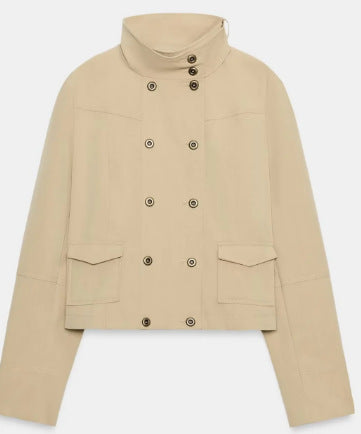 Damen Cropped doppeltreihige Kurzjacke mit Funnel‑Stehkragen und Pattentaschen Nord Taschen
