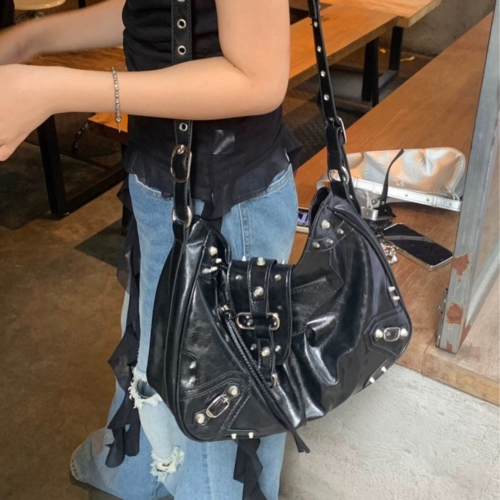 Damen Hobo-Tasche mit dekorativen Nieten und modischem Design Nord Taschen