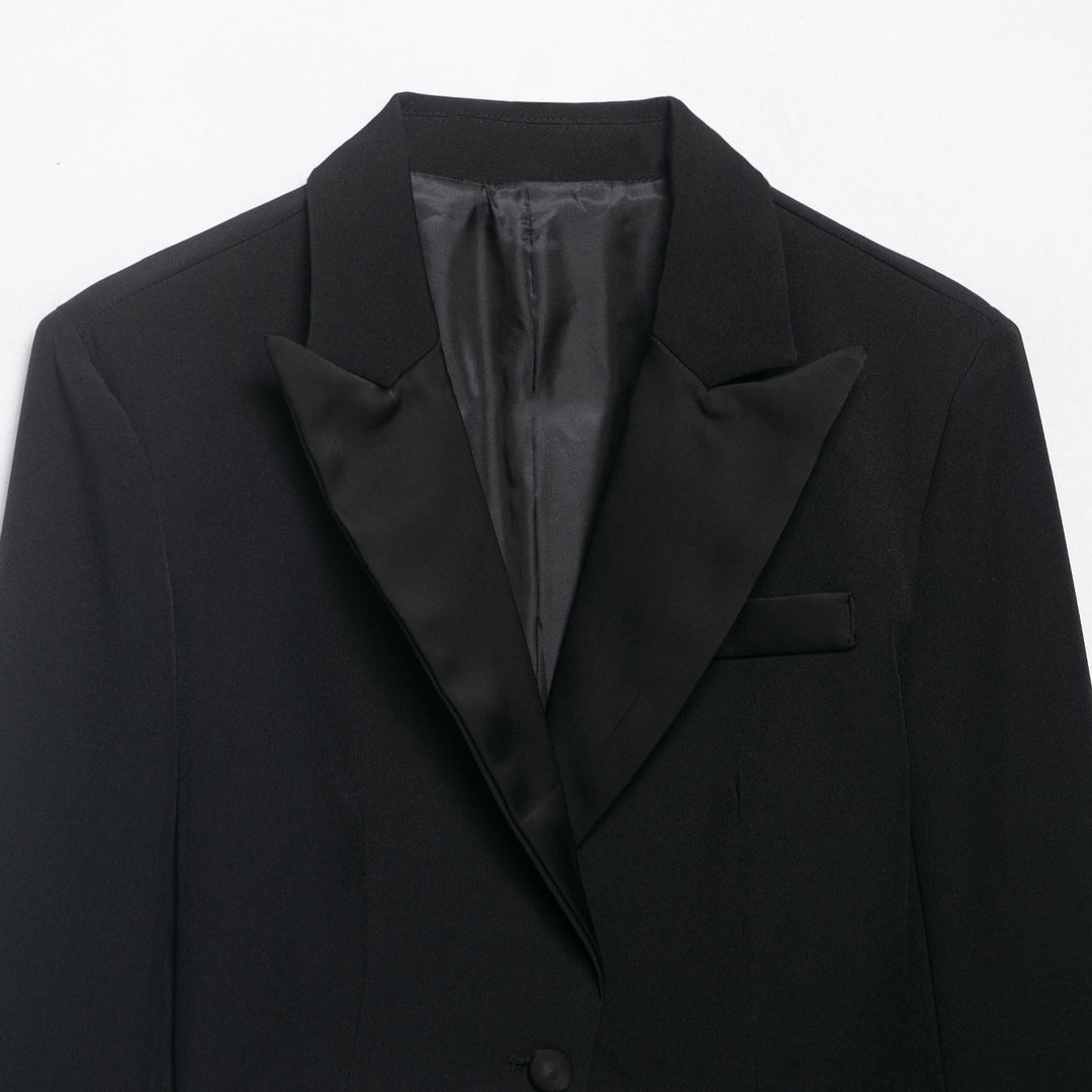 Damen Kurzblazer im Smokingstil mit Satinrevers, taillierter Cropped‑Silhouette Nord Taschen
