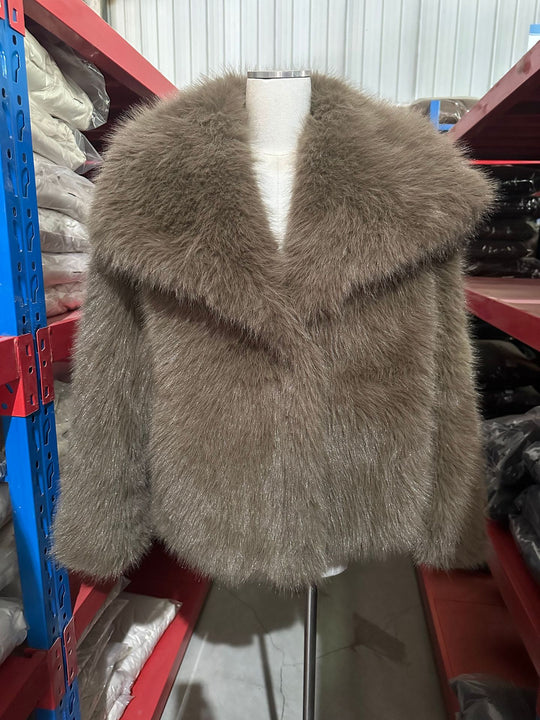 Damen Kurzbolero im Boxy-Cut aus veganem Shaggy-Kunstpelz mit XXL-Schalkragen Nord Taschen