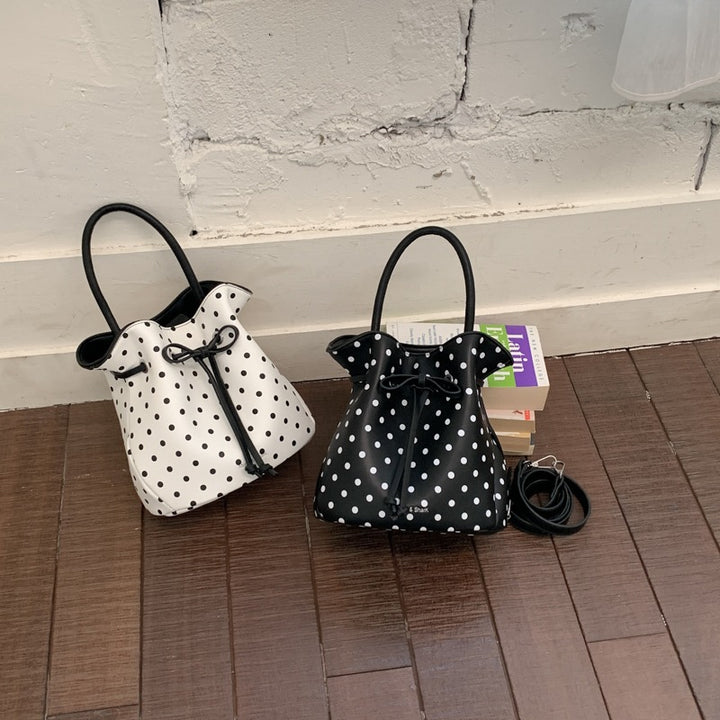 Damen Beuteltasche mit verspieltem Punktmuster und verstellbarem Schulterriemen Nord Taschen