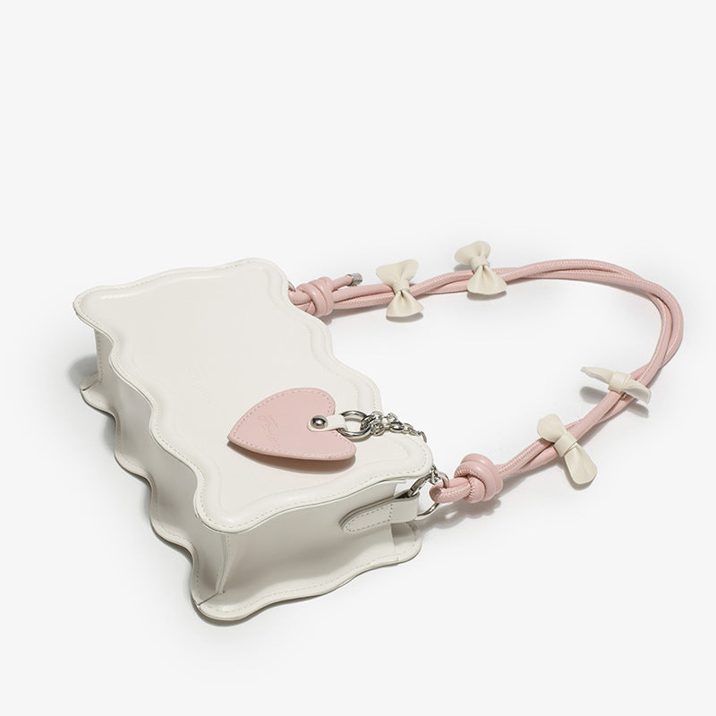 Damen Mini-Handtasche mit kreativem Wellenmuster und verspieltem Anhänger Nord Taschen