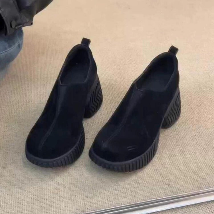 Damen Plateau-Slipper mit markanter Profilsohle und elastischem Einstieg Nord Taschen