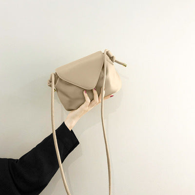 Damen Umhängetasche mit asymmetrischem Klappenverschluss und hochwertigen Ledermaterialien Nord Taschen