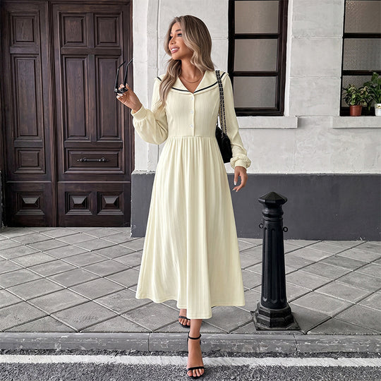 Damen Elegantes Maxikleid mit Knopfdetails und Kragen Nord Taschen