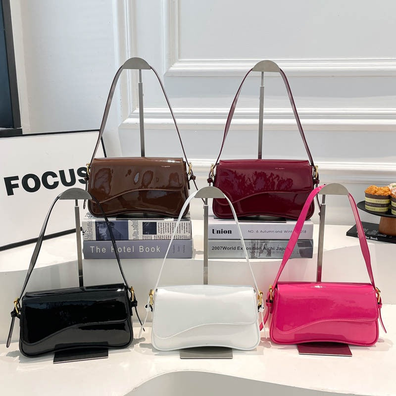 Damen elegante Schultertasche mit glänzendem Finish Nord Taschen