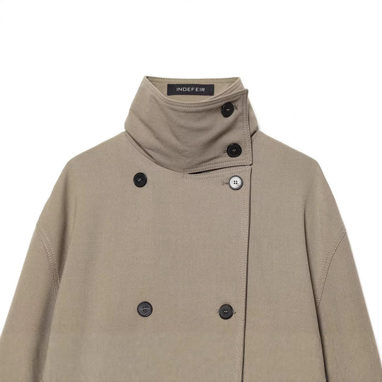 Damen Kurztrench mit hohem Stehkragen, doppelreihiger Knopfleiste und Taillengürtel Nord Taschen