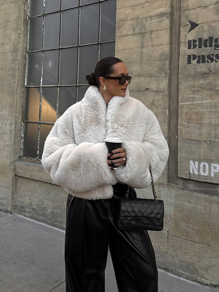 Damen Kurze kuschelige Faux‑Fur‑Bomberjacke mit voluminösem Schalkragen und kastiger Silhouette Nord Taschen