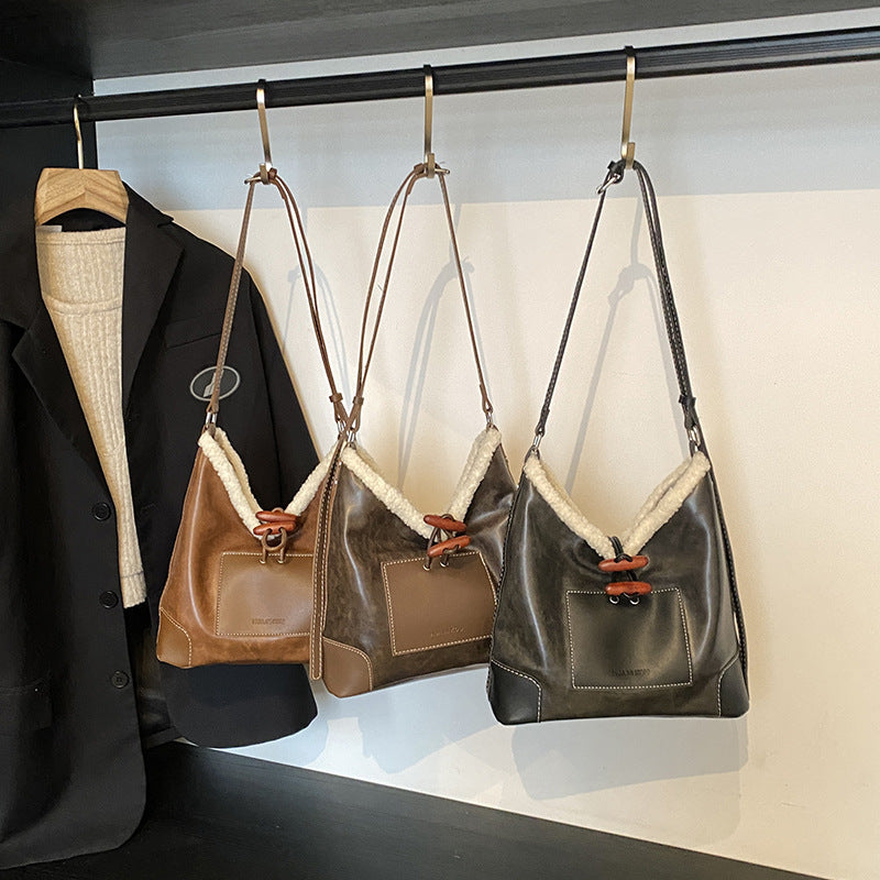 Damen handgefertigte Beuteltasche aus weichem Kunstleder mit gemütlichem Fleecefutter Nord Taschen