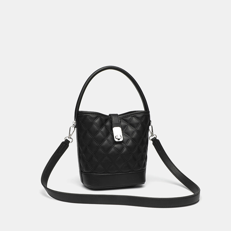 Damen Schultertasche mit quadratischem Korpus und glänzendem Steppmuster Nord Taschen