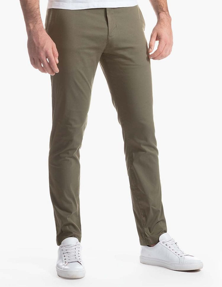 Herren Enganliegende Stretch-Chinohose mit tapered Bein und elastischem Saum Nord Taschen