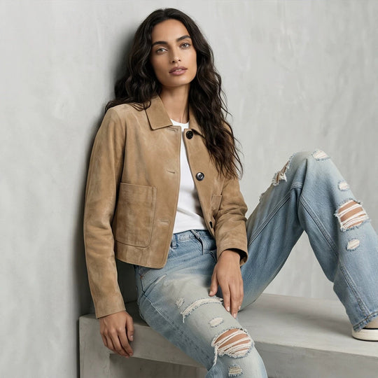 Damen Kurze Velourslederjacke im Clean-Cut mit aufgesetzten Taschen Nord Taschen