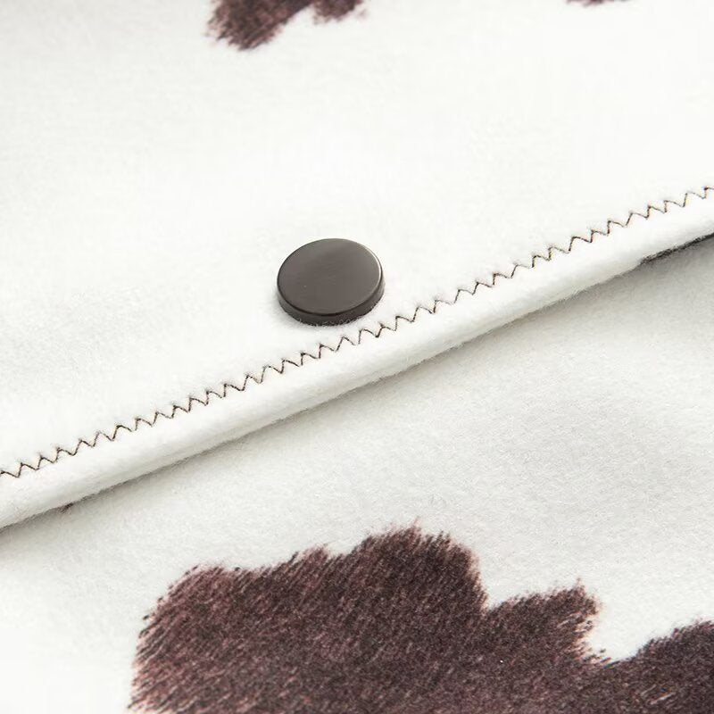 Damen Cropped Hemdjacke im Boxy-Cut mit Kuhflecken-Print und Druckknopfleiste Nord Taschen