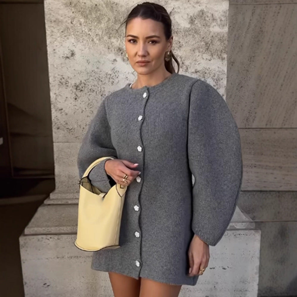 Damen Strick-Minikleid-Cardigan mit voluminösen Ballonärmeln und Zierknopfleiste Nord Taschen